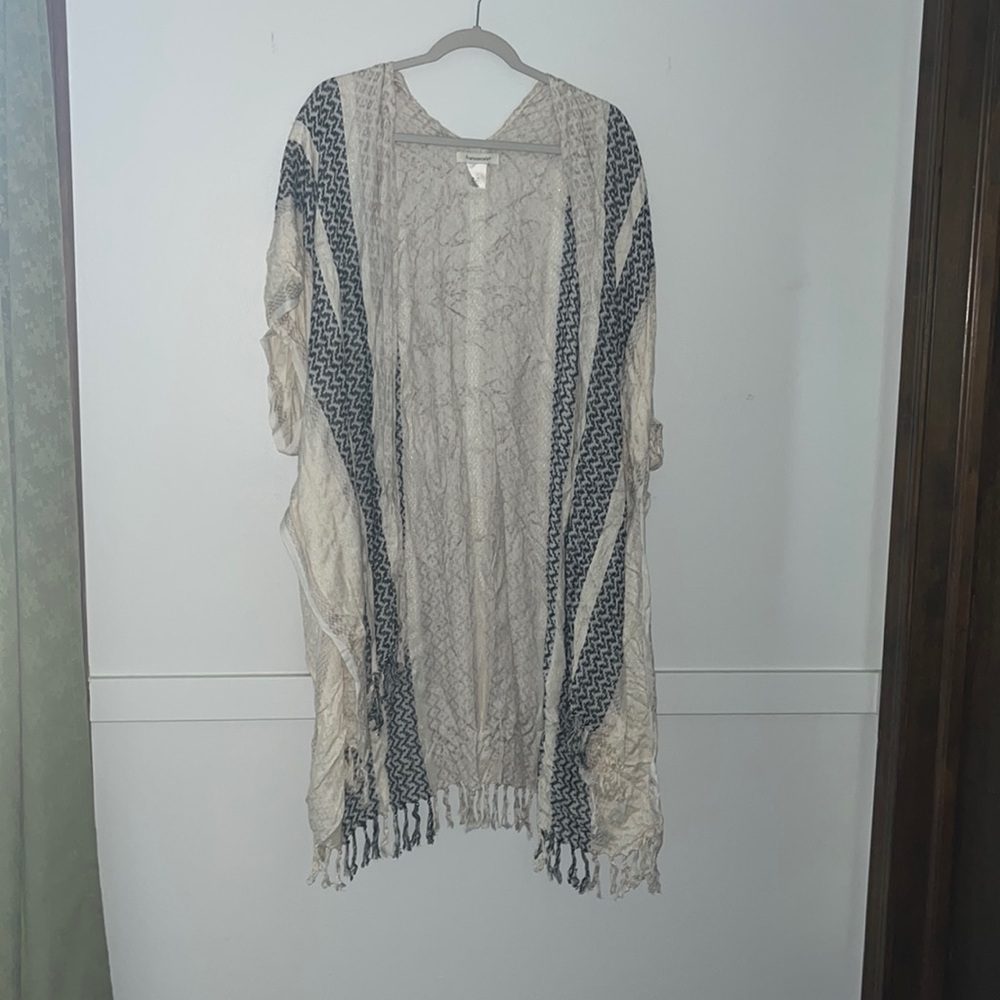 Francesca’s Short Sleeve Poncho